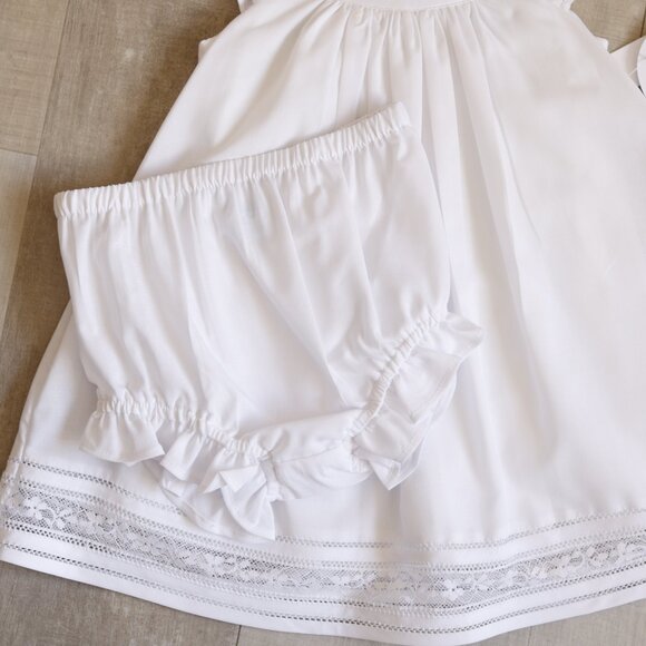 White Heirloom Dress & Bonnet Set Flutter Sleeve Lace Inlay Boutique 6 Month NWT - Picture 4 of 6